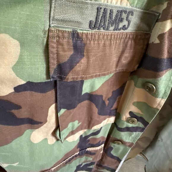 Vintage U.S. Army Woodland Camo BDU Jacket – Name Tape “James” + Shoulder Patch - Picture 5 of 6